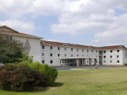 Super 8 by Wyndham Springfield East