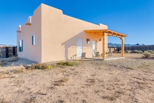 Charming free standing Casita in Taos, NM