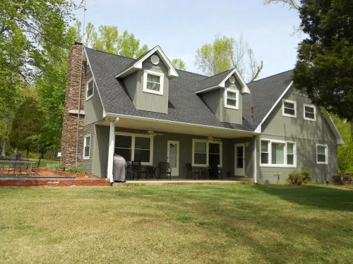 Beautiful  Lakefront Cabin with Unique Multi-Level Boat Dock (Now With WiFi)
