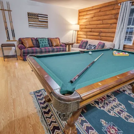 Spacious Hideaway w/ hot tub and creek- 1 mile from beautiful Watauga Lake Отели в г. Джонсон