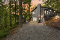 NEW UPSCALE RIVERFRONT RETREAT > Game Room-CoveredHotTub-Fiber-Private-Resort Hotels in Gilmer County