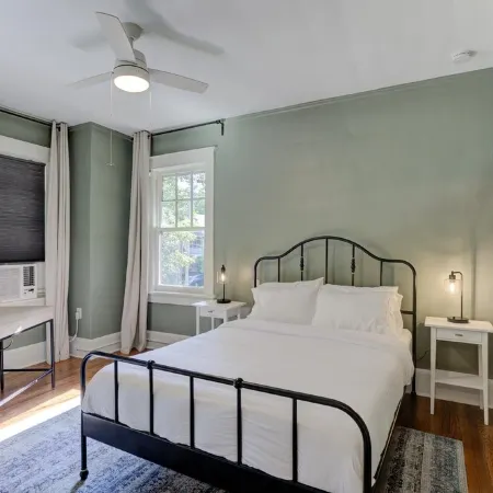 Modern and Stately Upper 2-bed in Historic Midtown