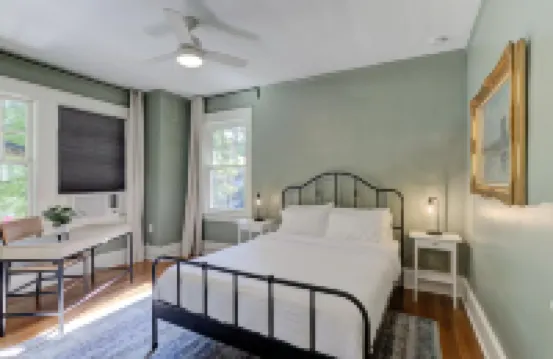 Modern and Stately Upper 2-bed in Historic Midtown