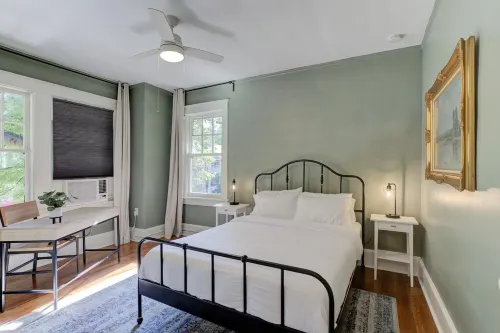 Modern and Stately Upper 2-bed in Historic Midtown