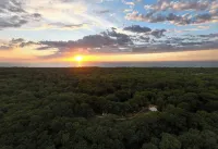 Deerpath Cottage-30 Acres with Indoor Pool, Farm, Kayaking, Trails, by Beach!