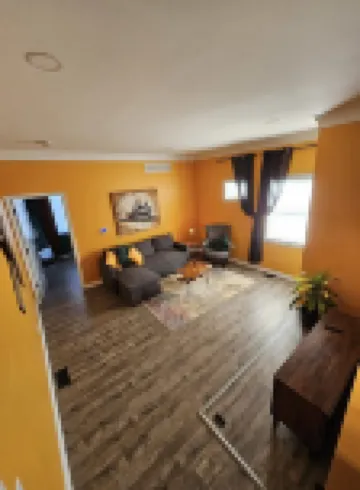 The Caboose - Cozy space steps from downtown