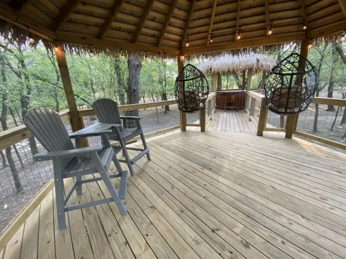 Mourning Dove Yurt! Cold A/C! Hot Tub! Medina River Access ! Close to Town! - 샬레 호텔