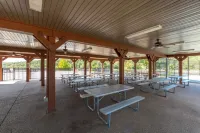 Fall colors - Holidays-Golf-Tennis-Coffee bar-Resort-close to Silver Dollar City