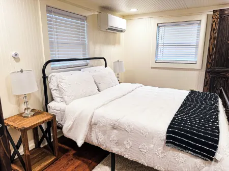 Blue Door Bungalow of Highlands Отели рядом с достопримечательностью «Трейлхед фор Йеллоу Маунтин Трейл»