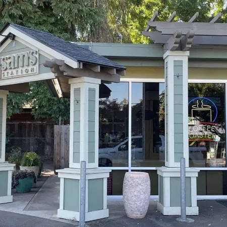 CAMPUS COTTAGE, GREAT LOCATION
