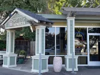 CAMPUS COTTAGE, GREAT LOCATION Hotels near Lonnie B. Harris Black Cultural Center