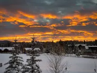 Spacious 3Br, Perfect Downtown Location w/ Pool, Hot Tub, & Shuttle Access