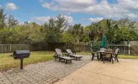 SANDY FEET RETREAT - Private Pool, Hot Tub