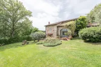 House with pool. Idyllic setting in hills near Lucca and coast WiFi Aircon - 3-Star