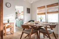 Brick Haven House: Shakespeare Fest, Nat'l Parks, EV Charger & Free Parking