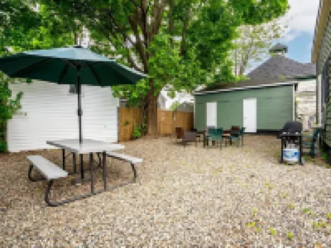 The Saco Suite - Downtown, Dog Friendly, Sleeps 4, Walk to Bars & Restaurants! 薩科酒店