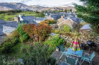 Homely cottage & garden with mountain-view.