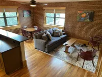 Main Street Retreats 103 Brand New Downtown Apt 103