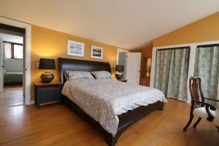 A pleasant space in a pleasant neighborhood in a beautiful part of the country!