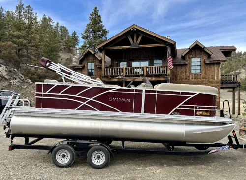 4 bed 3 bath cabin at Holter Lake by Wolf Creek Craig. Fishing, pool table, fun!