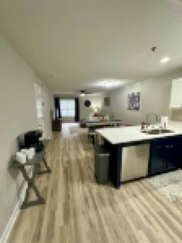 Very short walk to Downtown!  Completely renovated.  Sleeps six.