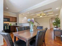 20% OFF Updated 3BR 2.5BTH Townhome - Pet-friendly - Fast WiFi-Driveaway Parking Hotels in Selma