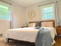 Private Brick Ranch with 2 King and 2 Queen Beds