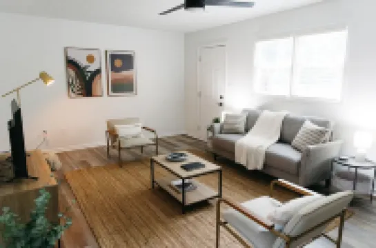 "Morning View 1" Cozy Modern Stay - College/Hiking