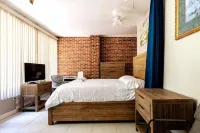 Cottages @ Lake Ella - Bungalow 1bd1b/kitchen Hotels near Fun Station