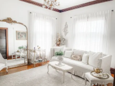 Gilmore Manor. Luxury Group Stay. Prime downtown location. 5 Min to Cedar Point.