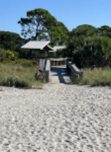 Venice Island Beach Retreat. 5 min walk to close beach-downtown. 1 minute by car