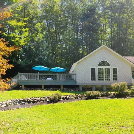 Mountain Ridge Retreat - Private & Peaceful Getaway. Family & Pet Friendly