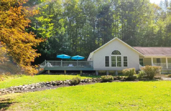 Mountain Ridge Retreat - Private & Peaceful Getaway. Family & Pet Friendly