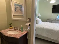 CLEAR water views @Tiki haven! Quick ocean access, Pool, HotTub, FUN! FREE ICE!