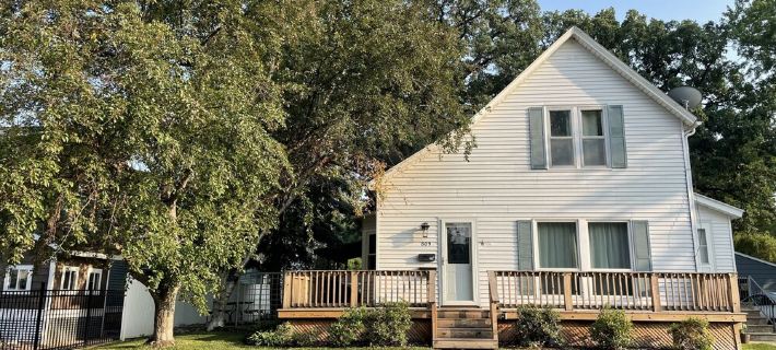 LOCATION LOCATION LOCATION! Short walk to beach, park, shops, restaurants & bars Hotels in Clear Lake