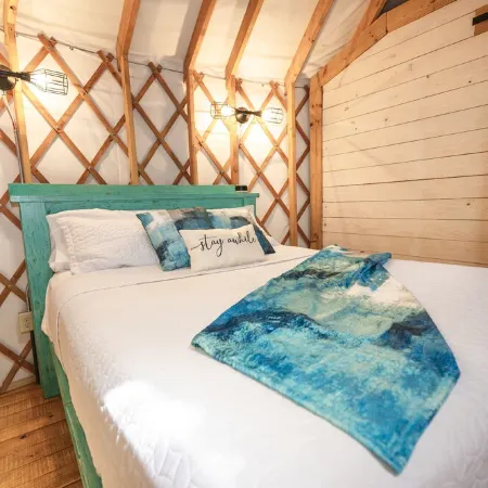 Mockingbird Yurt/Cold A/C! Hot Tub/Medina River Access/River Yurt Village