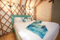 Mockingbird Yurt/Cold A/C! Hot Tub/Medina River Access/River Yurt Village