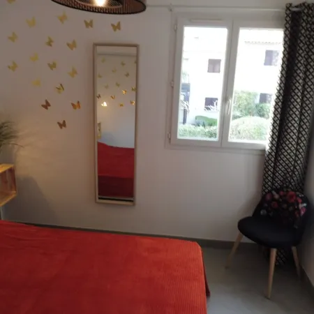 Apartment in residence with swimming pool, janitor, 7 minutes walk from the beach