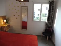 Apartment in residence with swimming pool, janitor, 7 minutes walk from the beach