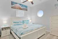 BeachfrontHeatedPool!2HotTub!Wedding!EventParking!Sleep32!Pets!Starlink!PuttPutt