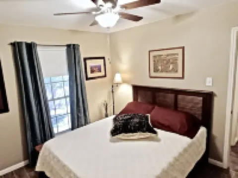 Superb,Pet Friendly. Big Backyard on Greenbelt. Heb Center. Atx Kalahari,183 Hotels in Leander