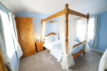 Welcome to Airidh an Dobhrain - our secluded cottage by the lochside