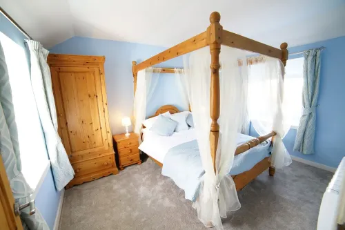 Welcome to Airidh an Dobhrain - our secluded cottage by the lochside Hotels in Benbecula