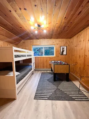 Secluded Cabin with Hot tub on spacious private lot