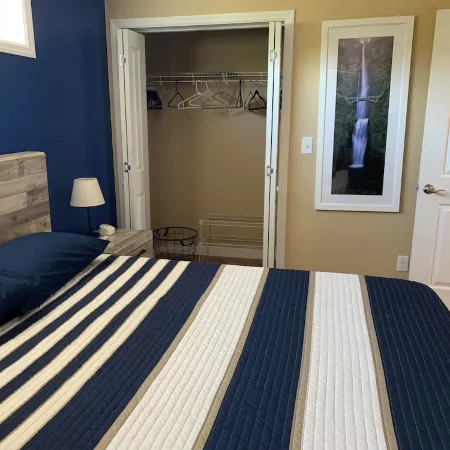 Fisherman's access and relaxation in a 2BR 2BA on River with Dock, Pet friendly!
