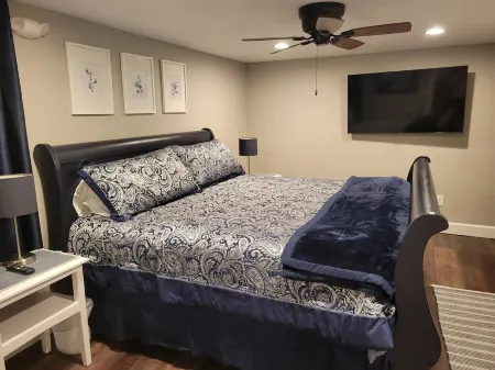 Entire Guest Unit - Cool Canby Crib-Full Basement