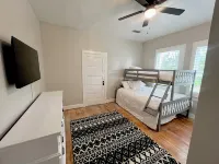 The Cardinal Cottage: Charming 1930s Restored Farmhouse In the Heart of Webster