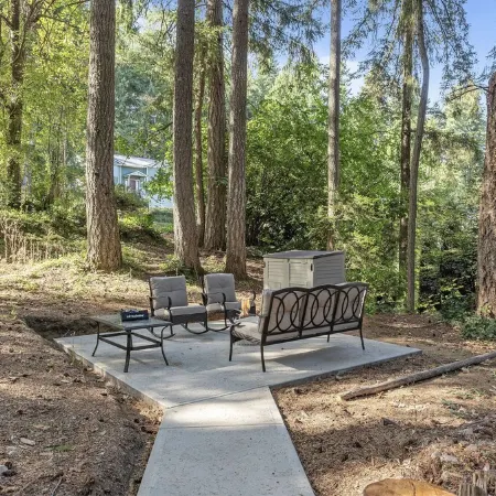 FREE Hot Tub Use + LV 2 EV Charging! Cozy Cabin - 5 min from Belfair State Park