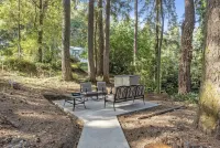 FREE Hot Tub Use + LV 2 EV Charging! Cozy Cabin - 5 min from Belfair State Park - Chalets
