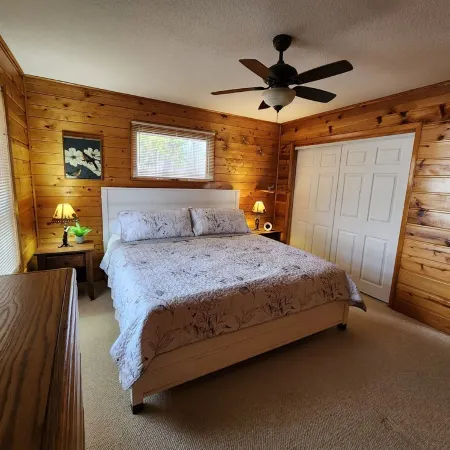 Lakefront Northwoods Retreat for Swimming, Fishing & Relaxing at The Bird House!